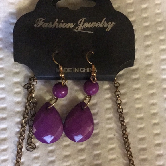 Super Cute purple necklace and earrings set - Picture 2 of 3